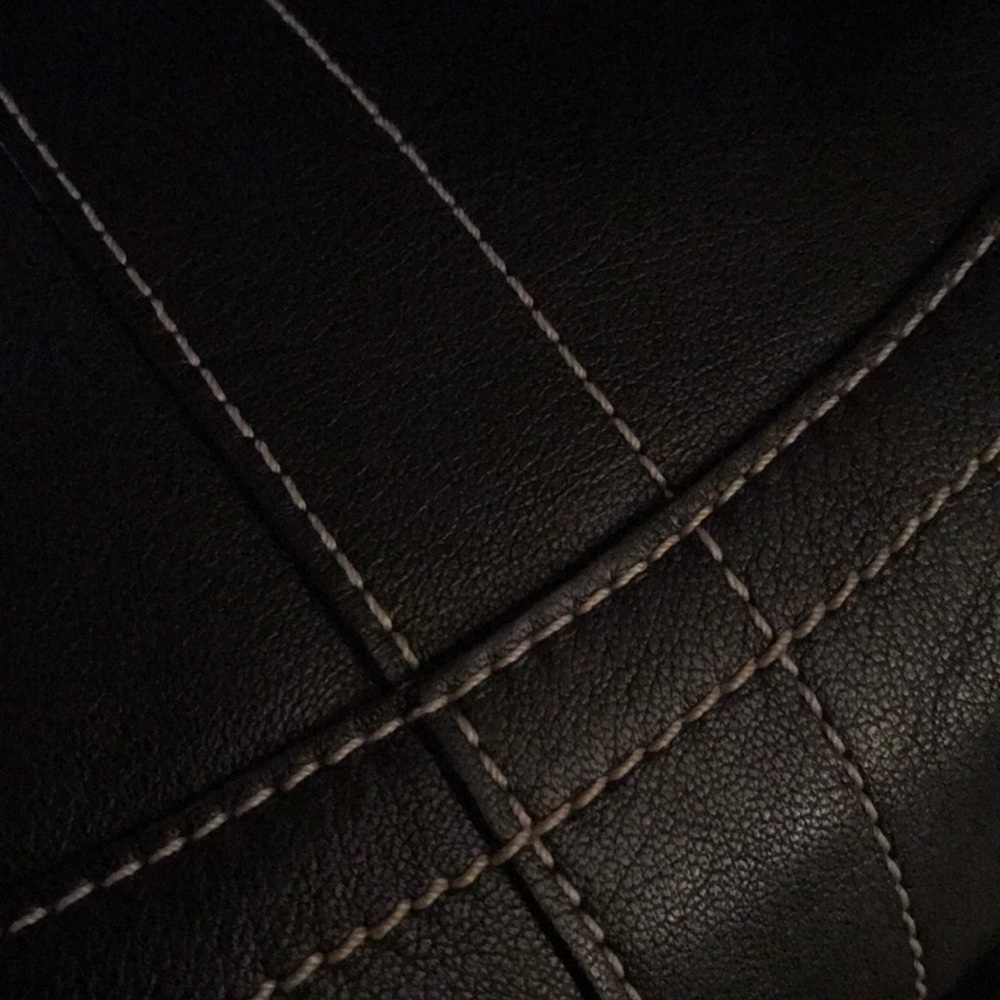 Black coach purse - Picture 3 of 8